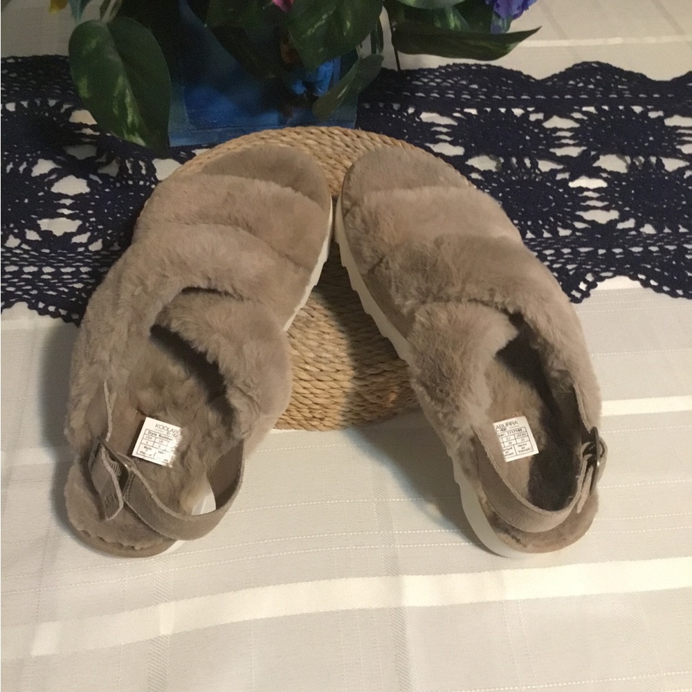 KOOLABURRA BY UGG- FAUX FUR LINING OPEN TOE SHOE ADJUSTABLE LEATHER HEEL STRAPS